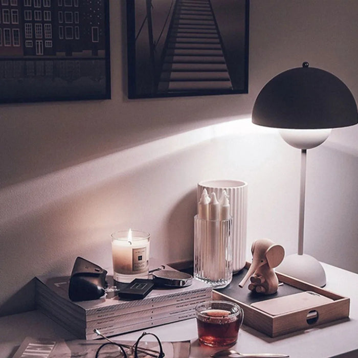 Flower Bud Desk Lamp – Touch-Controlled LED Light with Dimmable Brightness - Samanta Factory