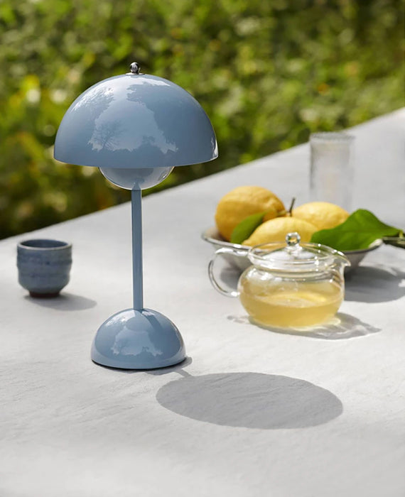 Flower Bud Desk Lamp – Touch-Controlled LED Light with Dimmable Brightness - Samanta Factory