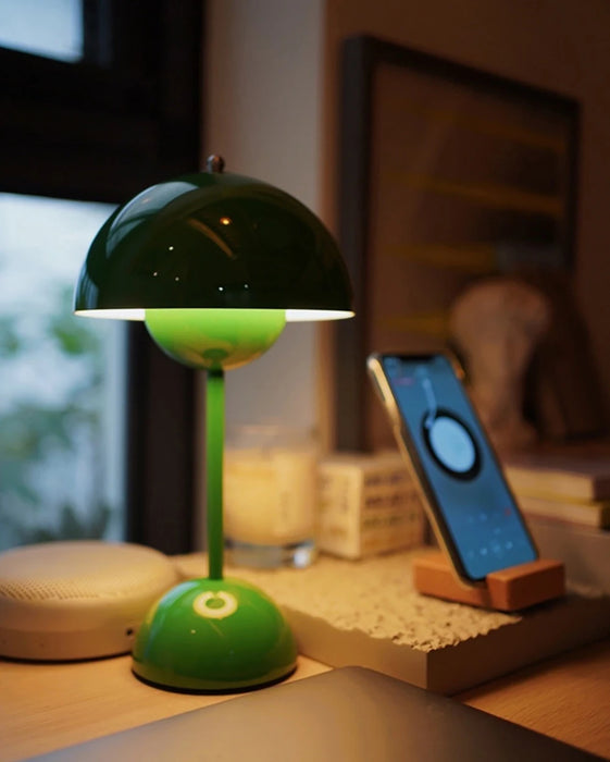 Flower Bud Desk Lamp – Touch-Controlled LED Light with Dimmable Brightness - Samanta Factory