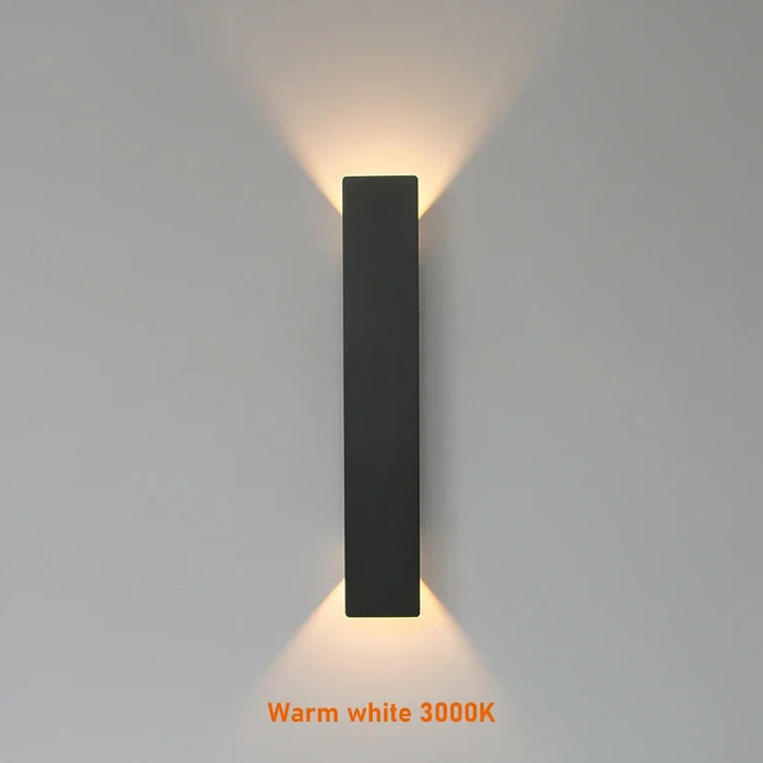 IP65-rated aluminum outdoor wall lamp with LED for modern garden and balcony lighting